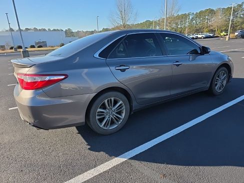 Used 2017 Toyota Camry SE image 8