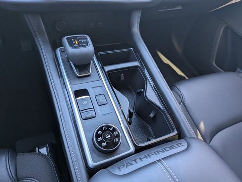 Used 2023 Nissan Pathfinder SL image 28