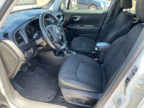 Used 2020 Jeep Renegade Altitude FWD image 2