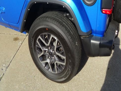 Certified 2021 Jeep Wrangler Unlimited Sahara AWD/4WD image 9