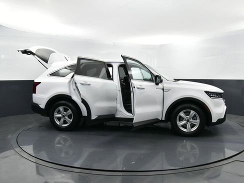 Used 2021 Kia Sorento LX image 38