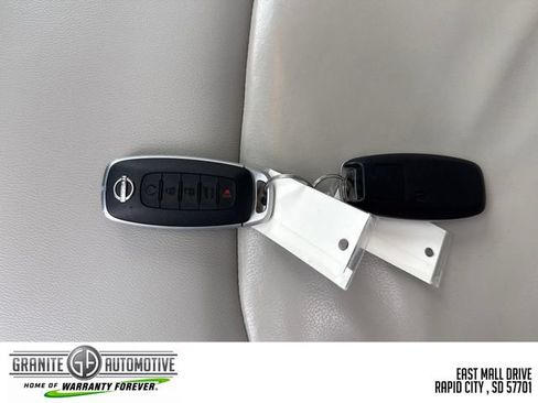 Used 2023 Nissan Pathfinder SL FWD image 29