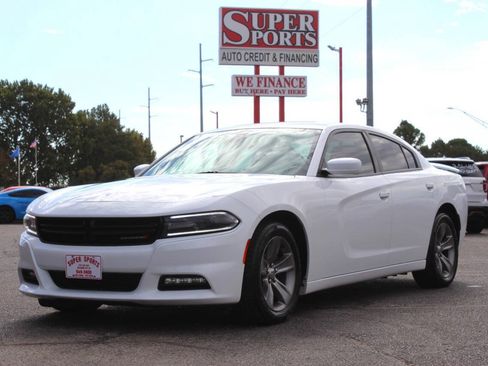 Used 2016 Dodge Charger SXT RWD image 7