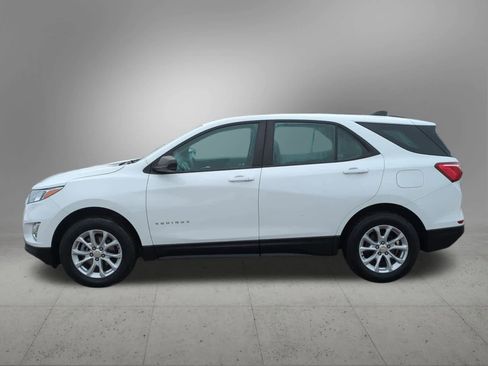 Used 2021 Chevrolet Equinox LS image 3