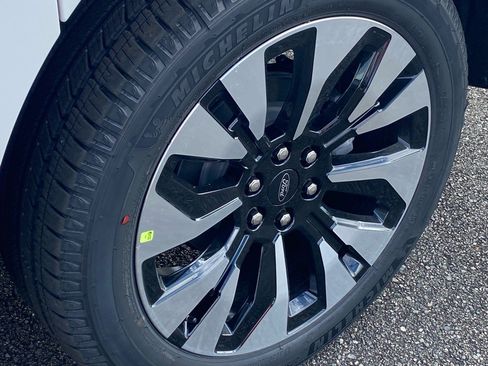 New 2025 Ford Expedition Max Platinum w/ Driver's Package image 17