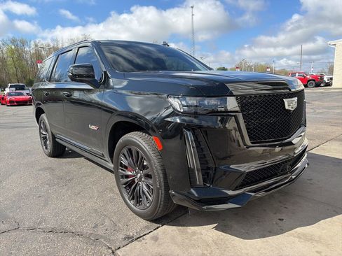 Used 2024 Cadillac Escalade V w/ LPO, ONYX Package AWD/4WD image 2