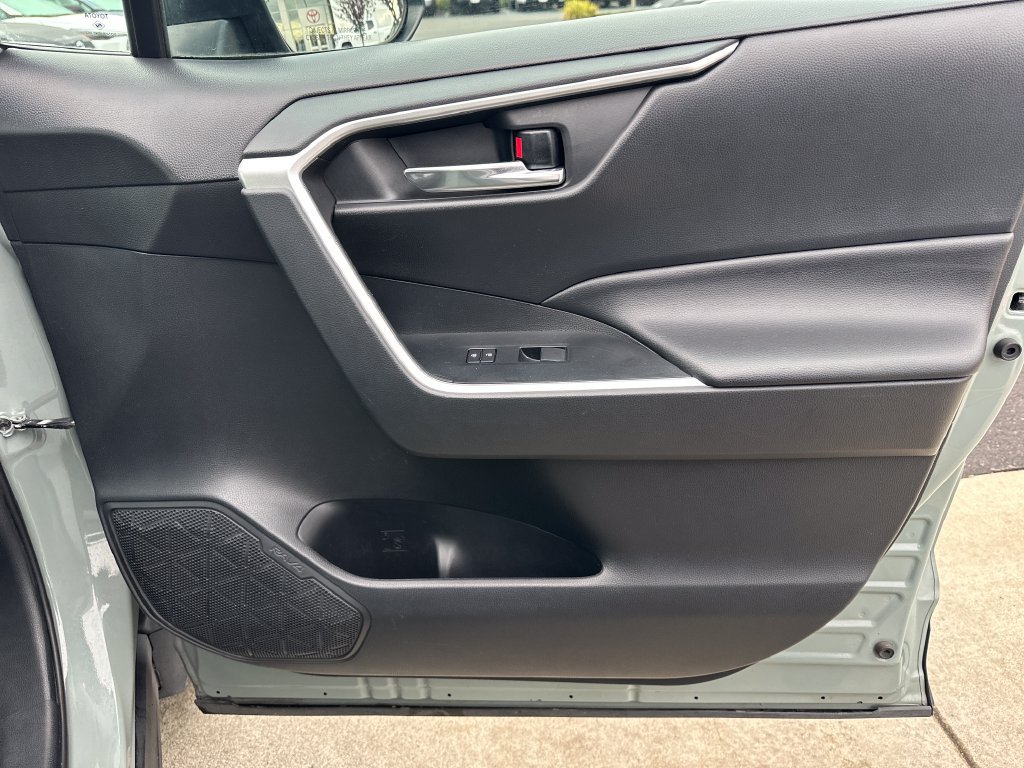 Used 2021 Toyota RAV4 XLE AWD/4WD image 16