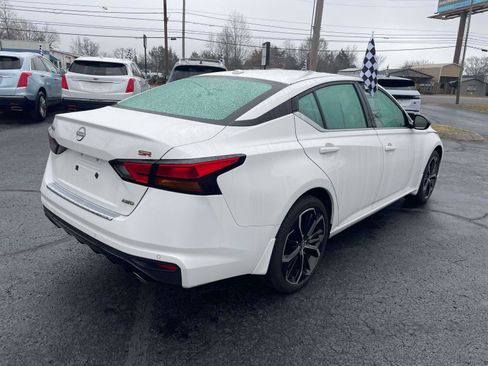 Used 2023 Nissan Altima 2.5 SR w/ SR Premium Package image 4