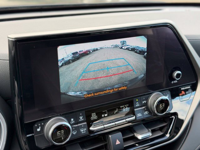 Used 2023 Toyota Highlander XLE AWD/4WD image 29