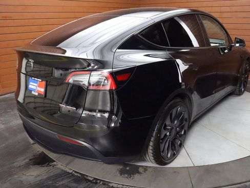 Used 2024 Tesla Model Y Performance AWD/4WD image 4