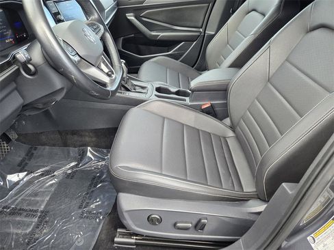 Used 2022 Volkswagen Jetta SE image 25