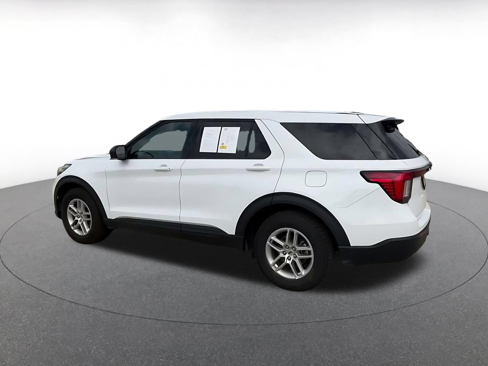 Used 2026 Ford Explorer Active RWD image 9