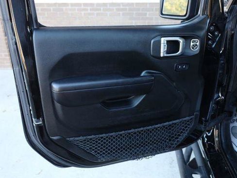 Used 2018 Jeep Wrangler Unlimited Sport S AWD/4WD image 16
