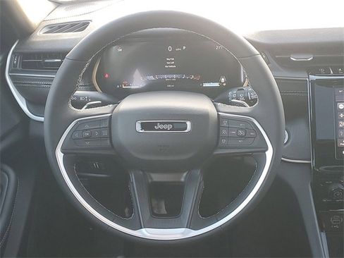 New 2025 Jeep Grand Cherokee Laredo X w/ Luxury Tech Group I image 12