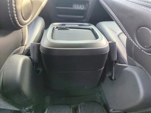 Used 2024 Chrysler Pacifica Touring-L w/ S Appearance Package image 17