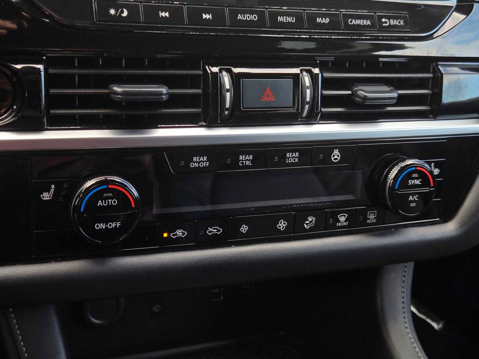 Used 2025 Nissan Pathfinder SL FWD image 18