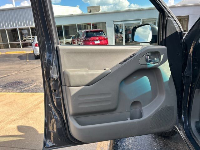 Used 2015 Nissan Frontier SV w/ SV Value Truck Package RWD image 23