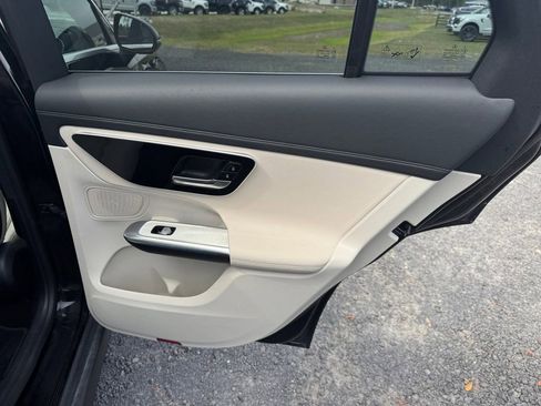 Used 2024 Mercedes-Benz GLC 300 4MATIC image 21