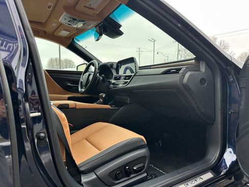 Used 2024 Lexus ES 350 w/ Premium Package image 30