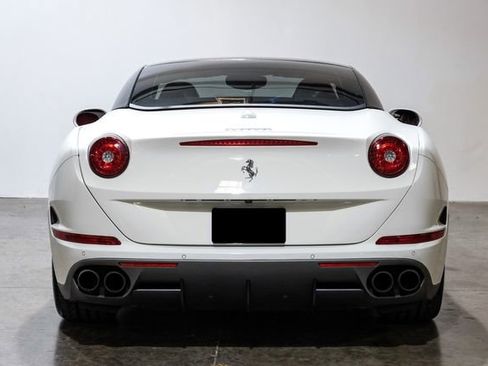 Used 2018 Ferrari California T image 12