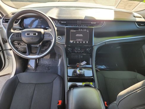 Used 2023 Jeep Grand Cherokee L Laredo image 14