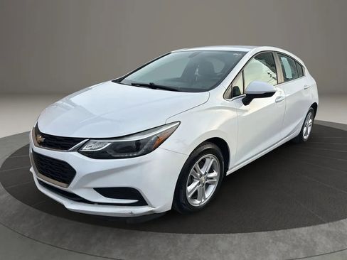 Used 2017 Chevrolet Cruze LT image 1
