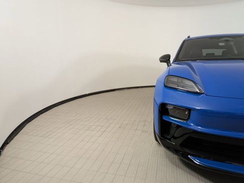 New 2026 Porsche Macan GTS Electric image 12