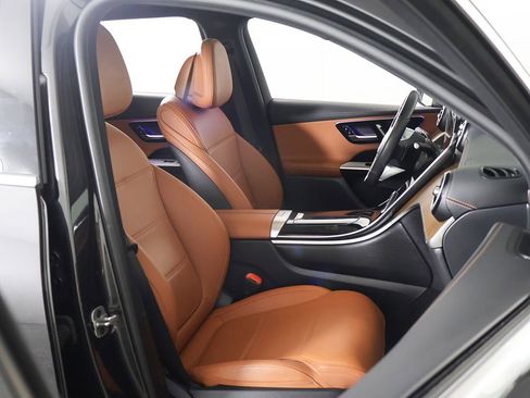 Used 2025 Mercedes-Benz GLC 300 4MATIC image 27