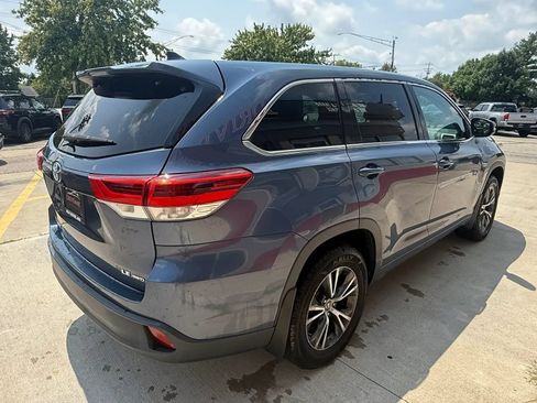 Used 2017 Toyota Highlander Plus AWD/4WD image 3