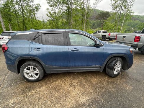 Used 2024 GMC Terrain SLE AWD/4WD image 4