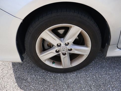 Used 2012 Toyota Camry SE FWD image 4
