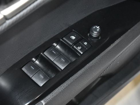 Used 2025 Toyota Camry SE image 5