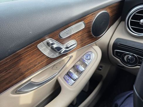 Used 2022 Mercedes-Benz GLC 300 4MATIC image 11