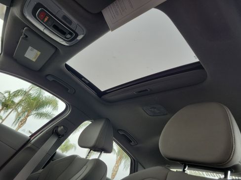 Certified 2025 Hyundai Elantra SEL image 22