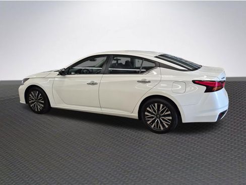 Used 2025 Nissan Altima 2.5 SV FWD image 5