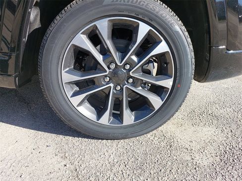 New 2024 Jeep Grand Cherokee Overland w/ Luxury Tech Group IV image 33