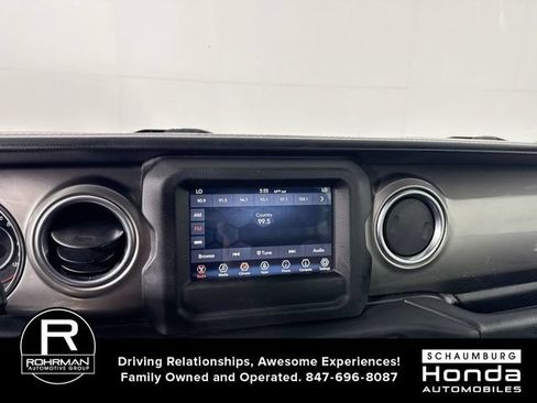 Used 2020 Jeep Wrangler Unlimited Sahara AWD/4WD image 6