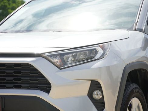 Used 2019 Toyota RAV4 XLE w/ Carpet Mat Package AWD/4WD image 5