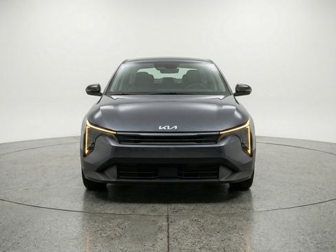Used 2025 Kia K4 LXS image 2