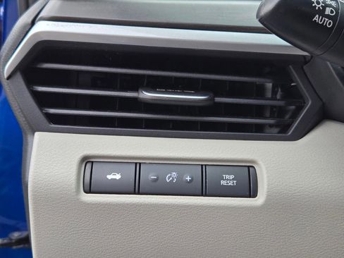 Used 2025 Nissan Altima 2.5 SV FWD image 16
