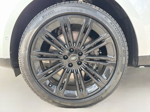 New 2025 Land Rover Range Rover SE image 45