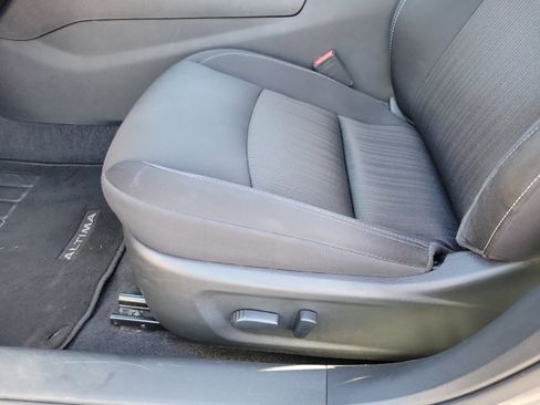 Used 2024 Nissan Altima 2.5 SV image 5