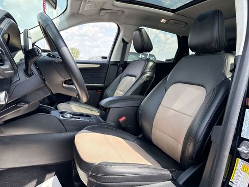 Used 2022 Ford Escape Titanium w/ Titanium Premium Package FWD image 11
