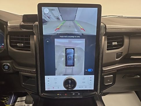 Used 2023 Ford Expedition Platinum image 17