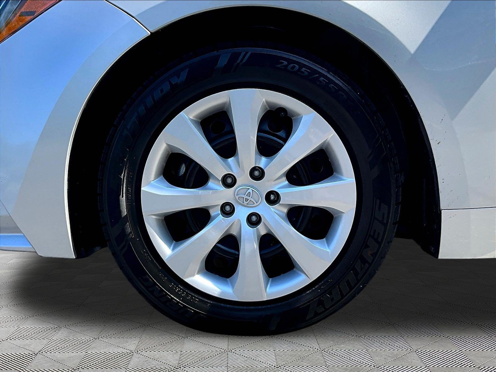 Used 2024 Toyota Corolla LE FWD image 34