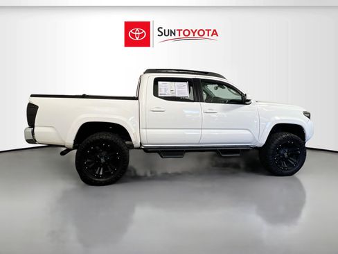 Used 2019 Toyota Tacoma SR5 RWD image 2