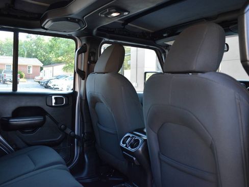 Used 2018 Jeep Wrangler Unlimited Sport AWD/4WD image 13