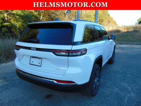 New 2025 Jeep Grand Cherokee Limited RWD image 17