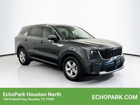 Used 2024 Kia Sorento LX FWD image 1
