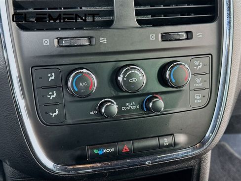 Used 2019 Dodge Grand Caravan SE image 22